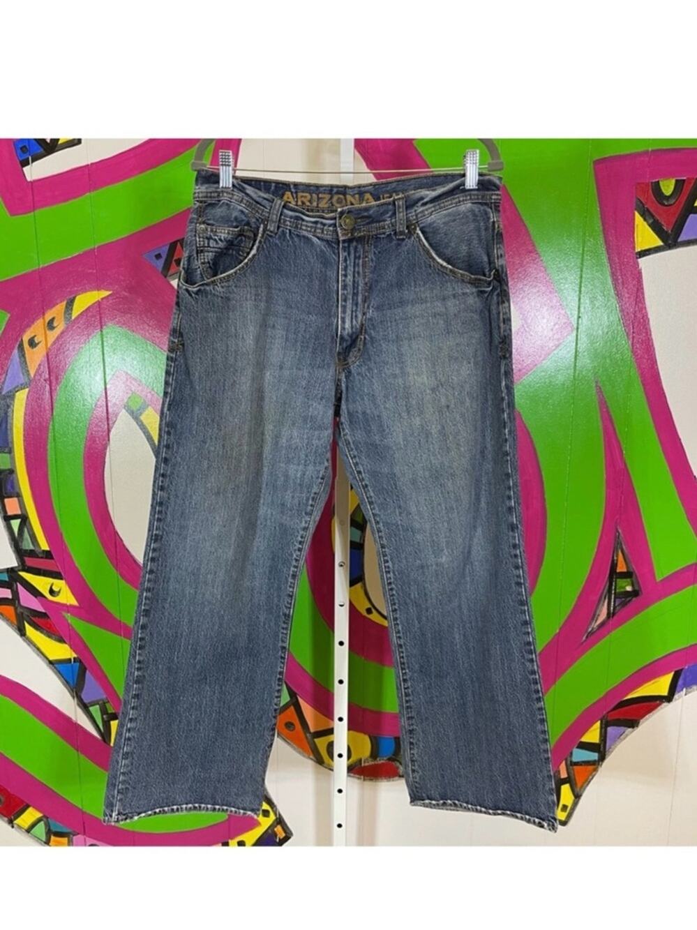 Arizona Jeans, Loose Straight. Size 34x30. In excellent condition!